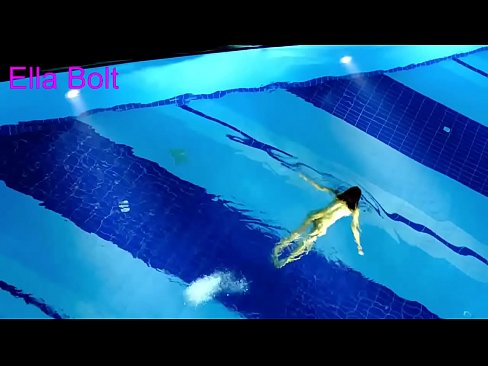 ❤️ No puc parar de mirar-la, jove rossa presa nedant nua a la piscina del complex ELLA BOLT ️❌  Sexe al porno ca.comicsporn.ru ❌❤